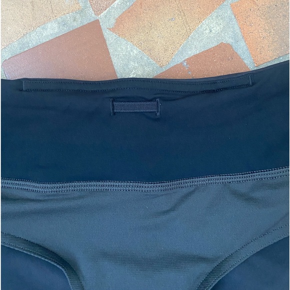 Lululemon Women’s Groovy Run Shorts - Picture 10 of 13